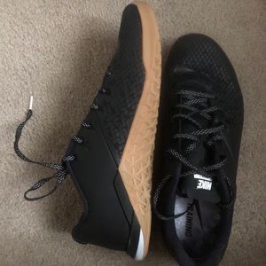 Women’s size 11/ men’s 9.5 metcon 4 XD chalkboard.